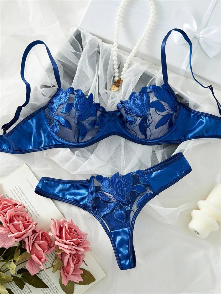 Zartes Dessous-Set - Verführerische Eleganz in Blau und Rosa