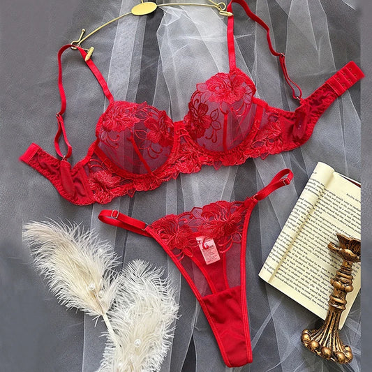 Verführerisches Dessous-Set mit zarten Blumenstickereien