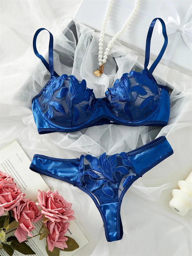 Zartes Dessous-Set - Verführerische Eleganz in Blau und Rosa