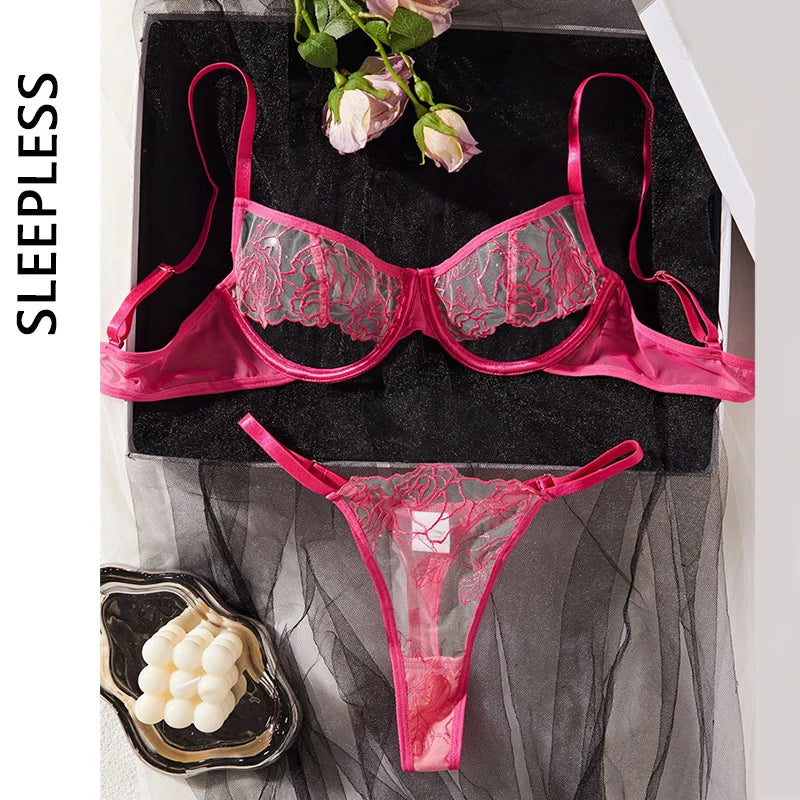 Verführerisches Rosen-Dessous-Set: Zart und sinnlich