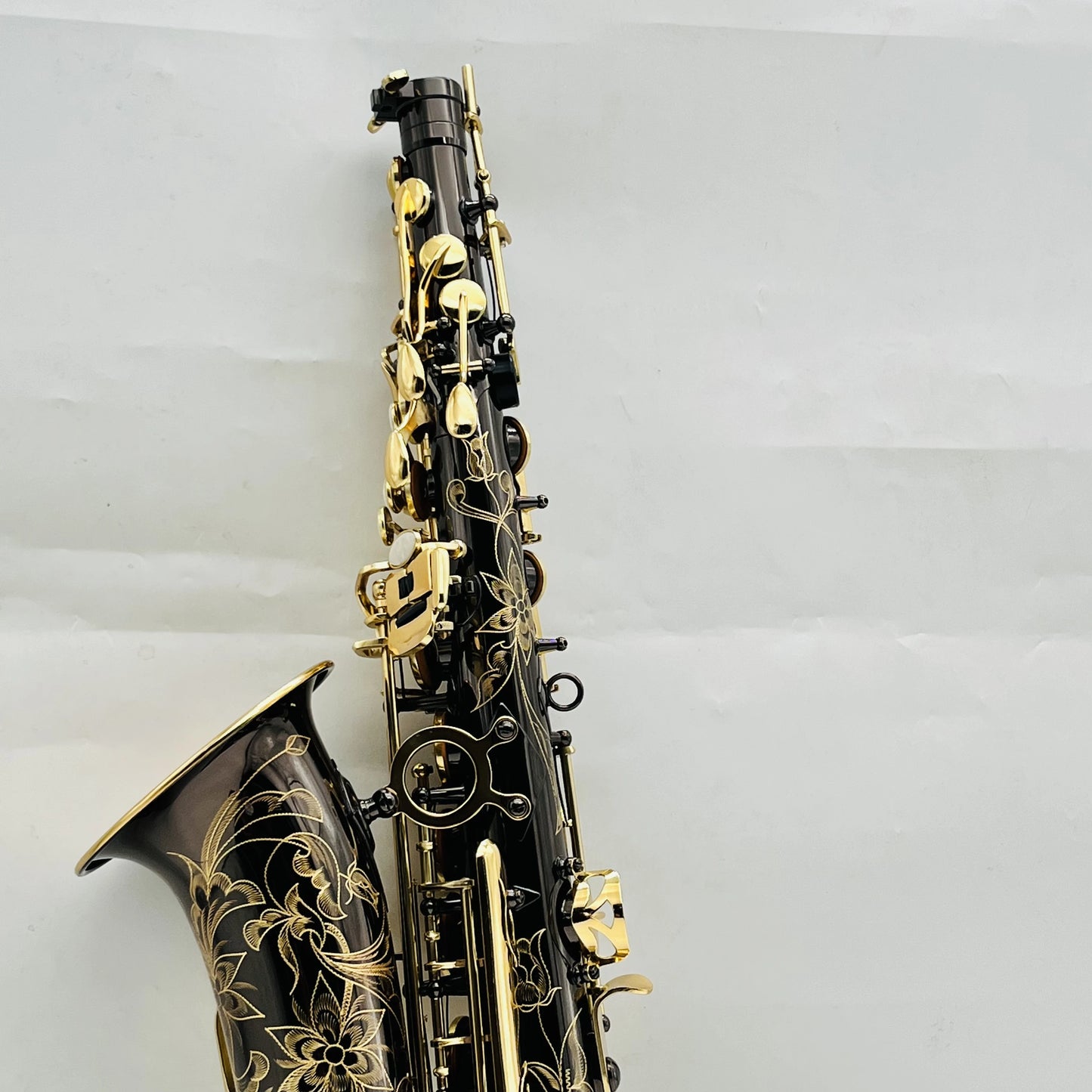 Real Pictures 875EX Altsaxophon Eb Tuner Schwarz vernickelt Gold geschnitzter Körper Professioneller Holzblasinstrument mit Kofferzubehör