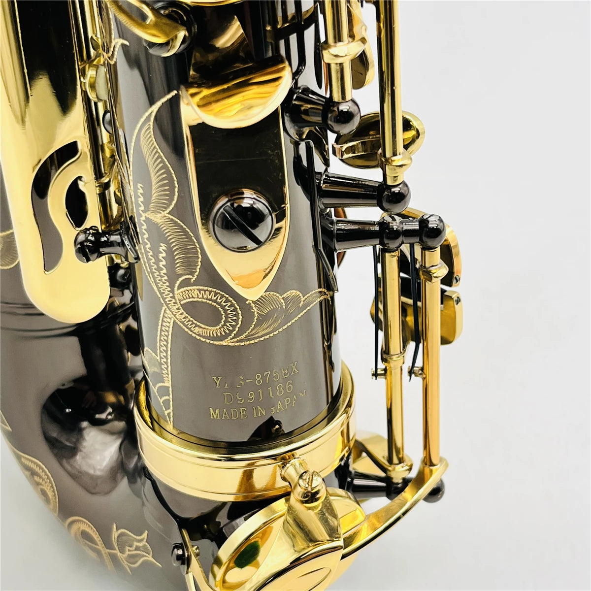 Real Pictures 875EX Altsaxophon Eb Tuner Schwarz vernickelt Gold geschnitzter Körper Professioneller Holzblasinstrument mit Kofferzubehör