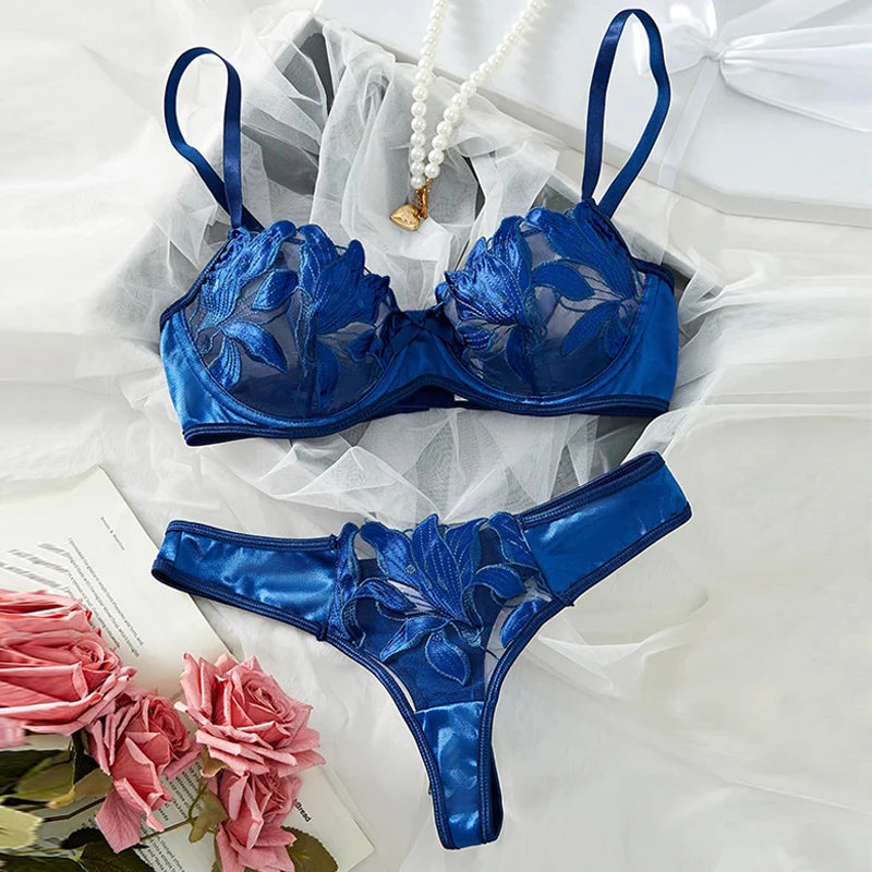 Zartes Dessous-Set - Verführerische Eleganz in Blau und Rosa