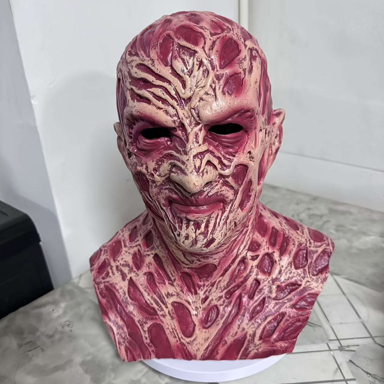 Freddy Krueger Latex Headgear, Synthetic Rubber Horror Movie Headpiece, A Nightmare On Elm Street Inspired, for Costume Party, 14+ Age Group, with No Battery Required