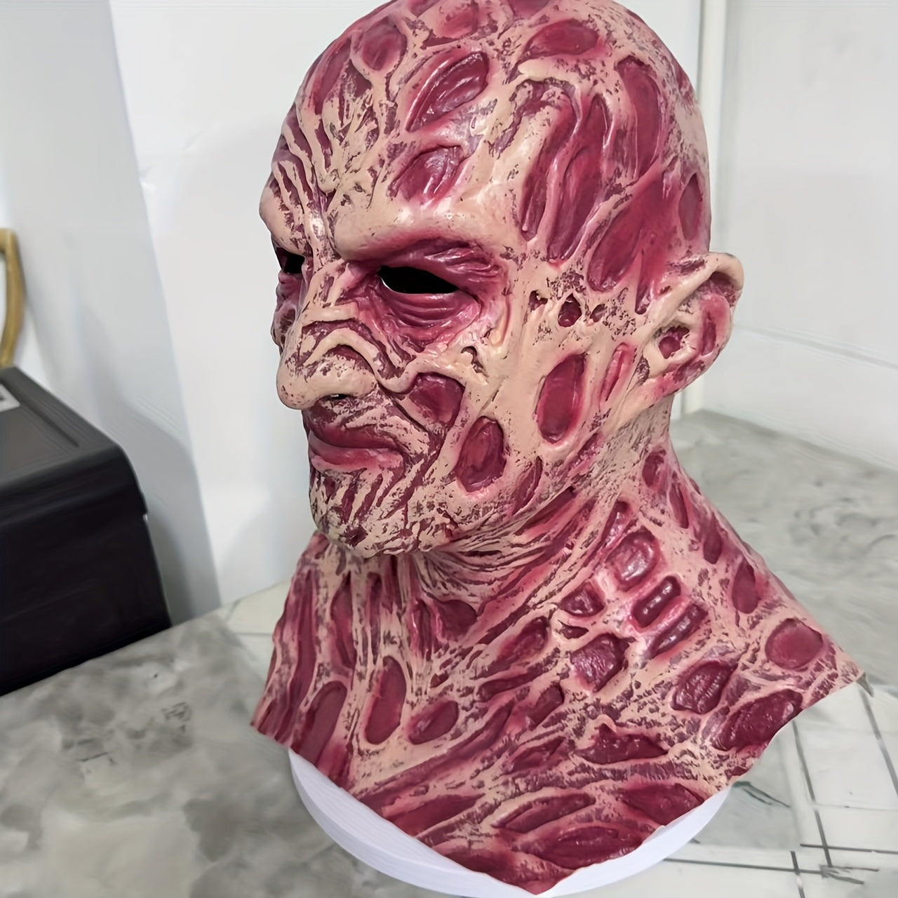 Freddy Krueger Latex Headgear, Synthetic Rubber Horror Movie Headpiece, A Nightmare On Elm Street Inspired, for Costume Party, 14+ Age Group, with No Battery Required